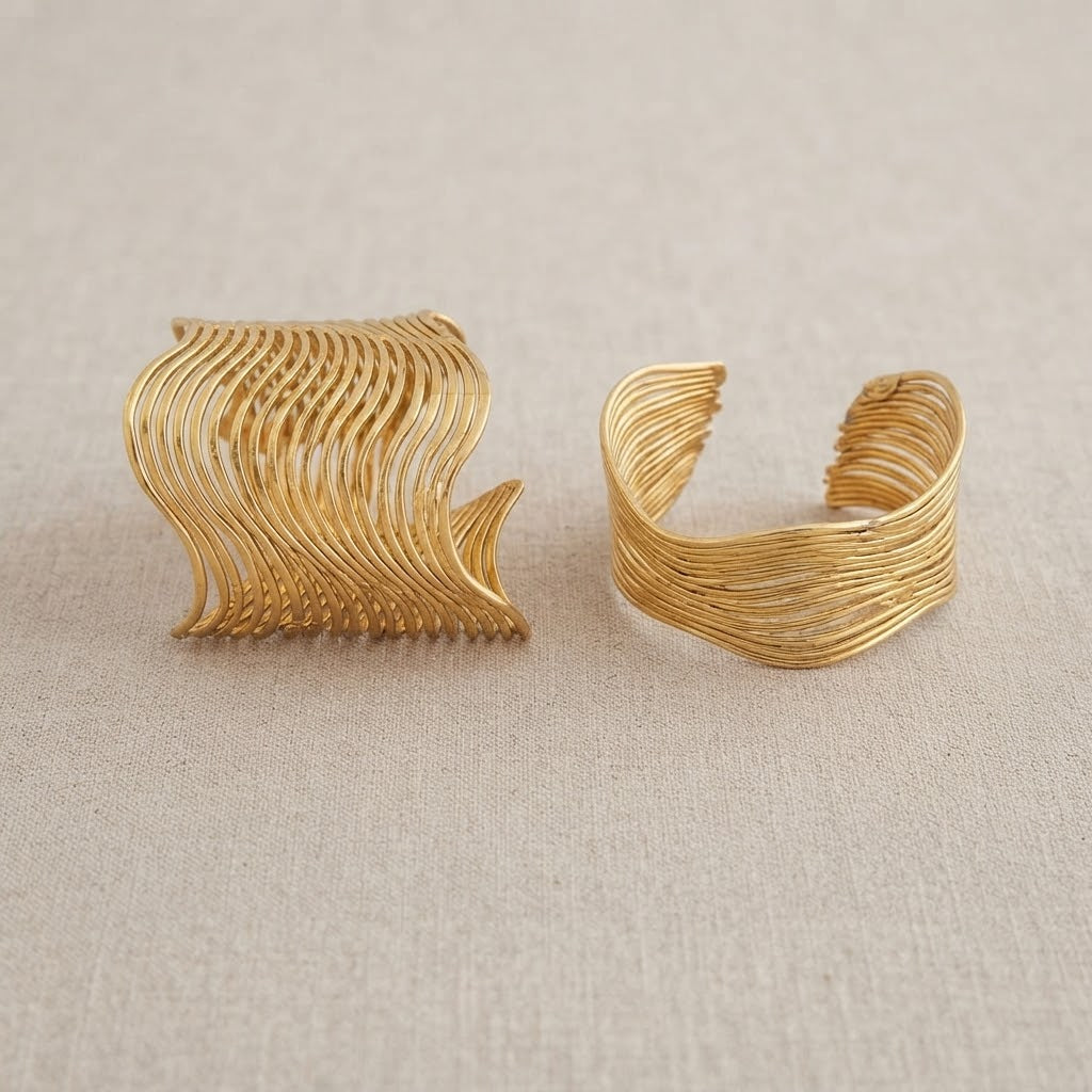 Aurelia Wave – Sculptural Brass Cuff