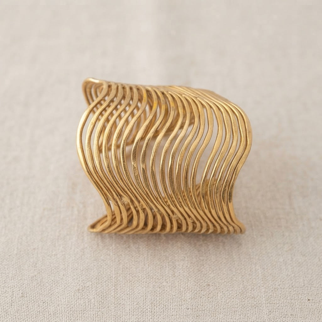 Aurelia Wave – Sculptural Brass Cuff
