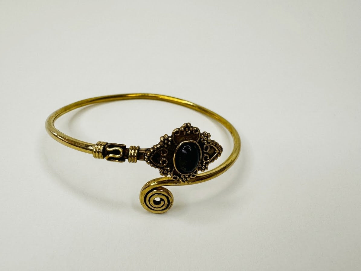 Vintage Filigree Brass Swirl Arm Cuff Bangle (Black Onyx Gemstone)