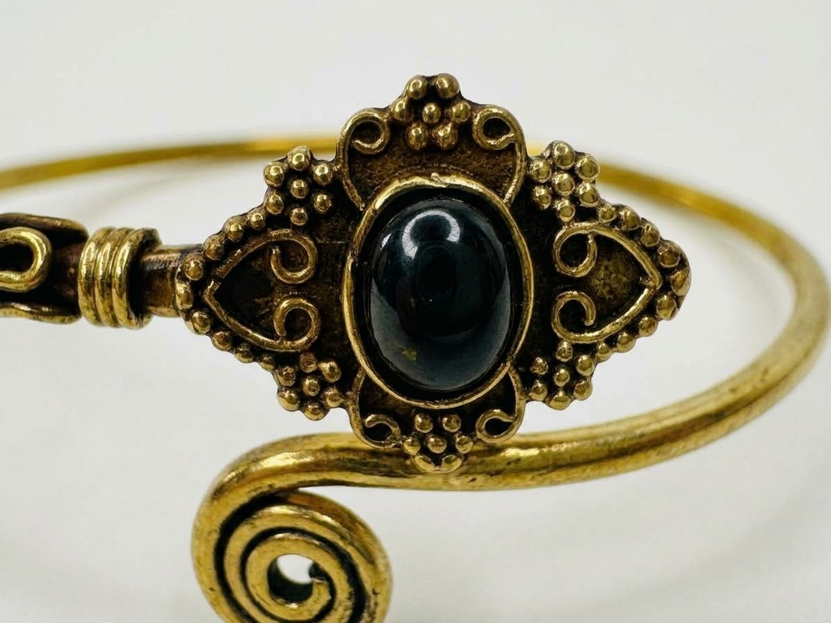 Vintage Filigree Brass Swirl Arm Cuff Bangle (Black Onyx Gemstone)